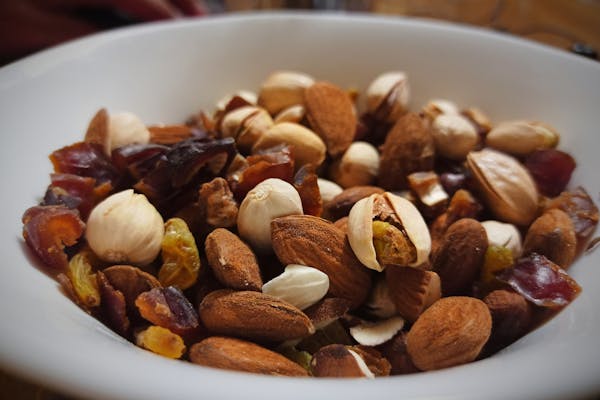 Tropical Trail Mix Kacang & Buah Kering